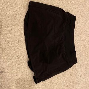 BLACK PACE RIVAL LULULEMON SKIRT SIZE 4 / LONG VERSION